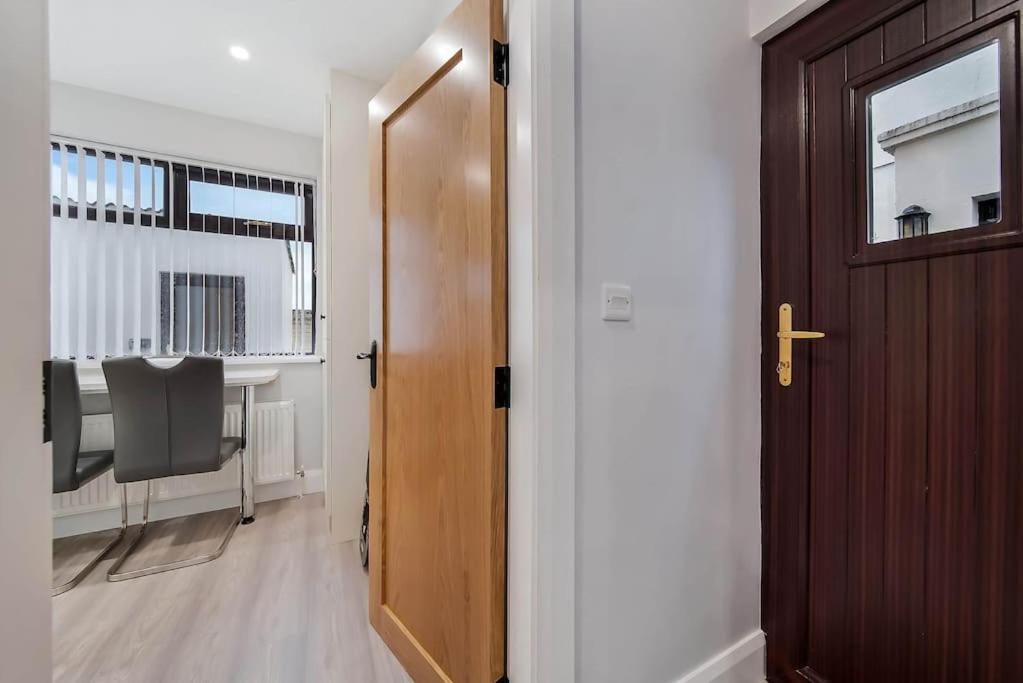 Ardoyne Lodge 'Sleeping 4 Guests' Belfast Zewnętrze zdjęcie